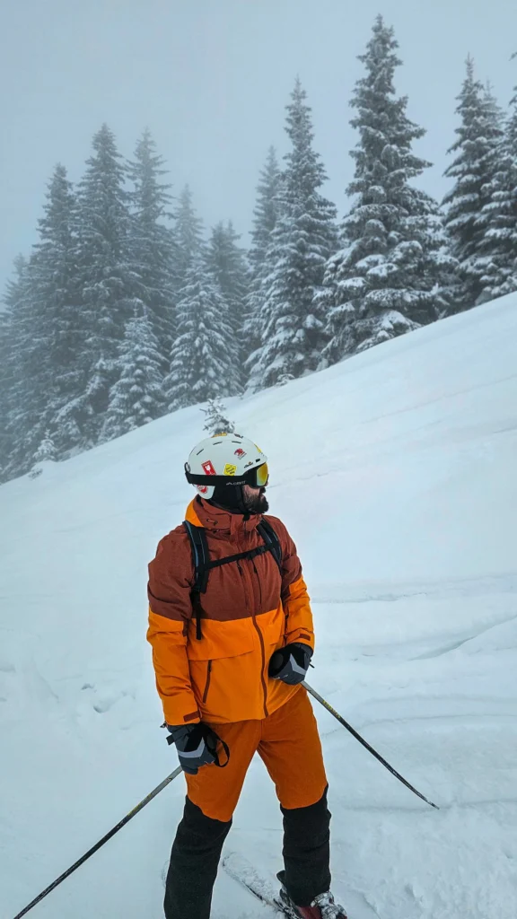 oranje ski pak op de piste - beste skibroek